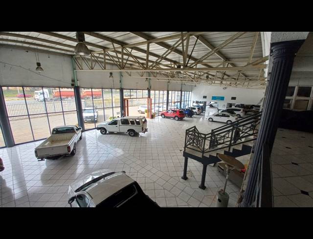 2,300M² SHOWROOM FOR SALE IN ANDERBOLT